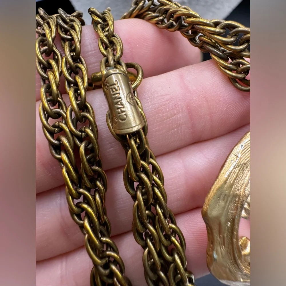 LOT 1544 24K gold plated CHANEL vintage necklace